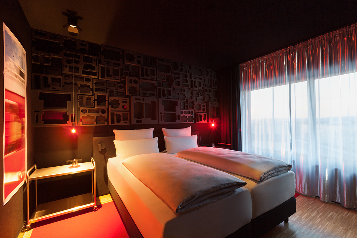 VIENNA HOUSE ERNST LEITZ WETZLAR - SUITE DARK ROOM  © Vienna House