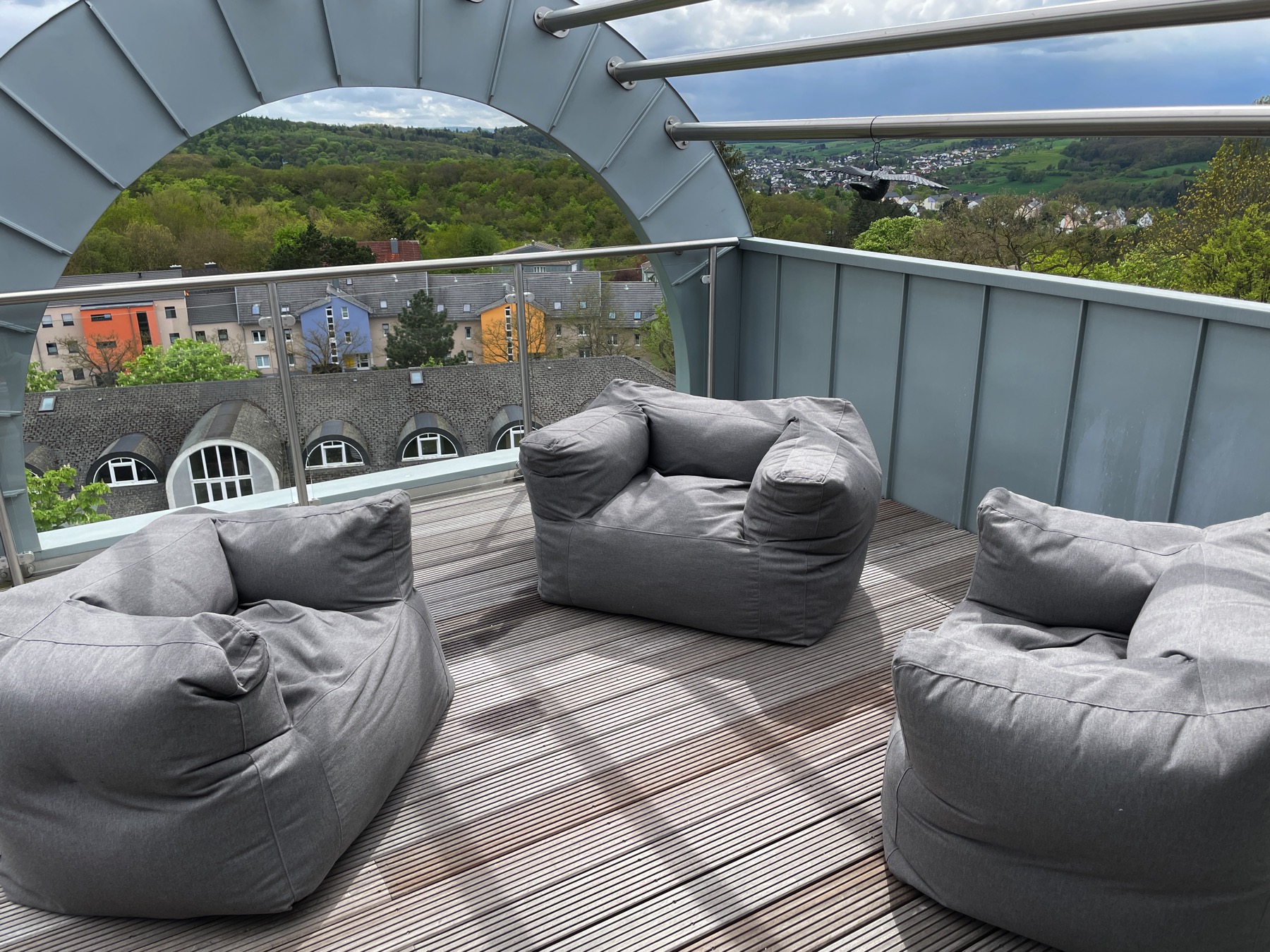 Dachloggia für die gemeinsame Mittagspause mit Blick über Wetzlar.