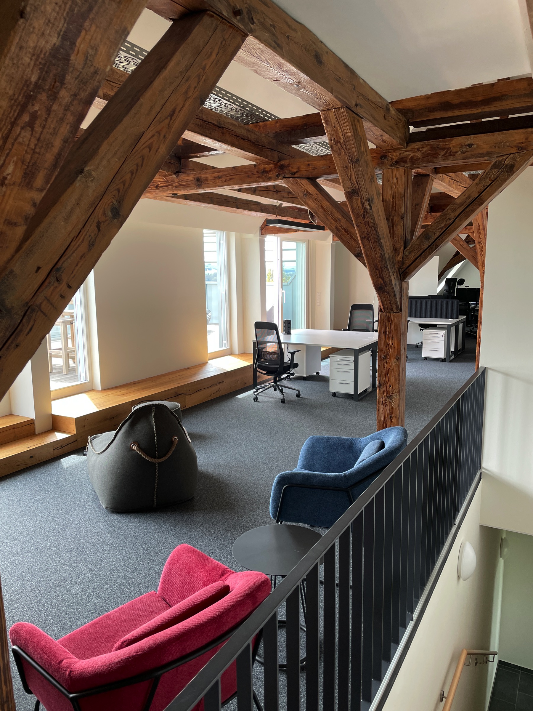 Auf rund 350 m² wurden im Open Space rund 25 Arbeitsplätze geschaffen.