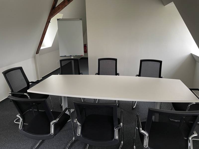 Eine gemütlicher Besprechungsraum im Coworking Space.