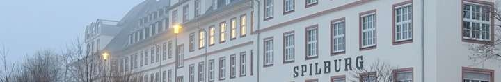 Panorama-Aufnahme des Gewerbeparks Spilburg Wetzlar mit modernen Bürogebäuden
